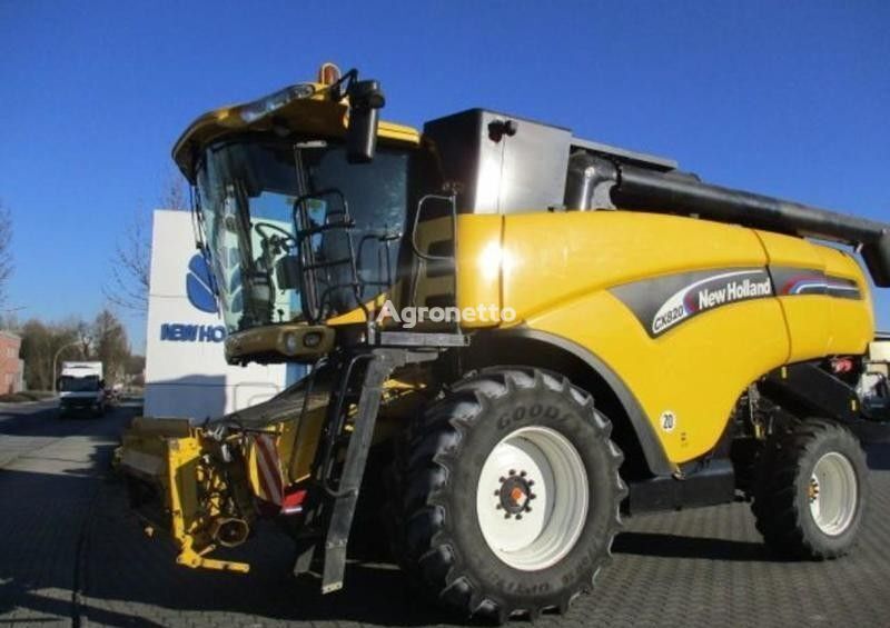 mesin pemanen gandum New Holland CX 820 untuk suku cadang