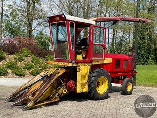 mesin pemanen pakan ternak New Holland 1770