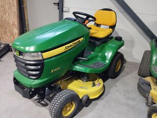 traktor rumput halaman John Deere X300