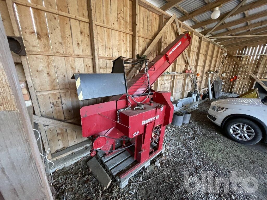 peralatan pembelah kayu Hakki Pilke Traktor driven med klinga