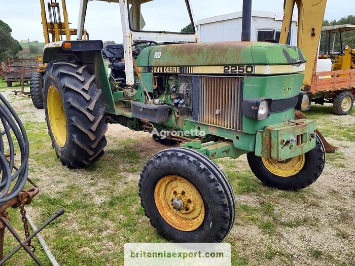 traktor roda John Deere 2250 4X2 | brand new tyres | power steering