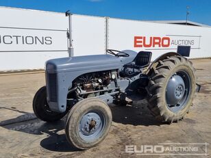 traktor roda Massey Ferguson 2WD Tractor, Transport Box
