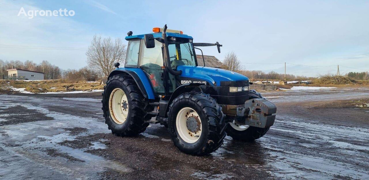 traktor roda New Holland 8560
