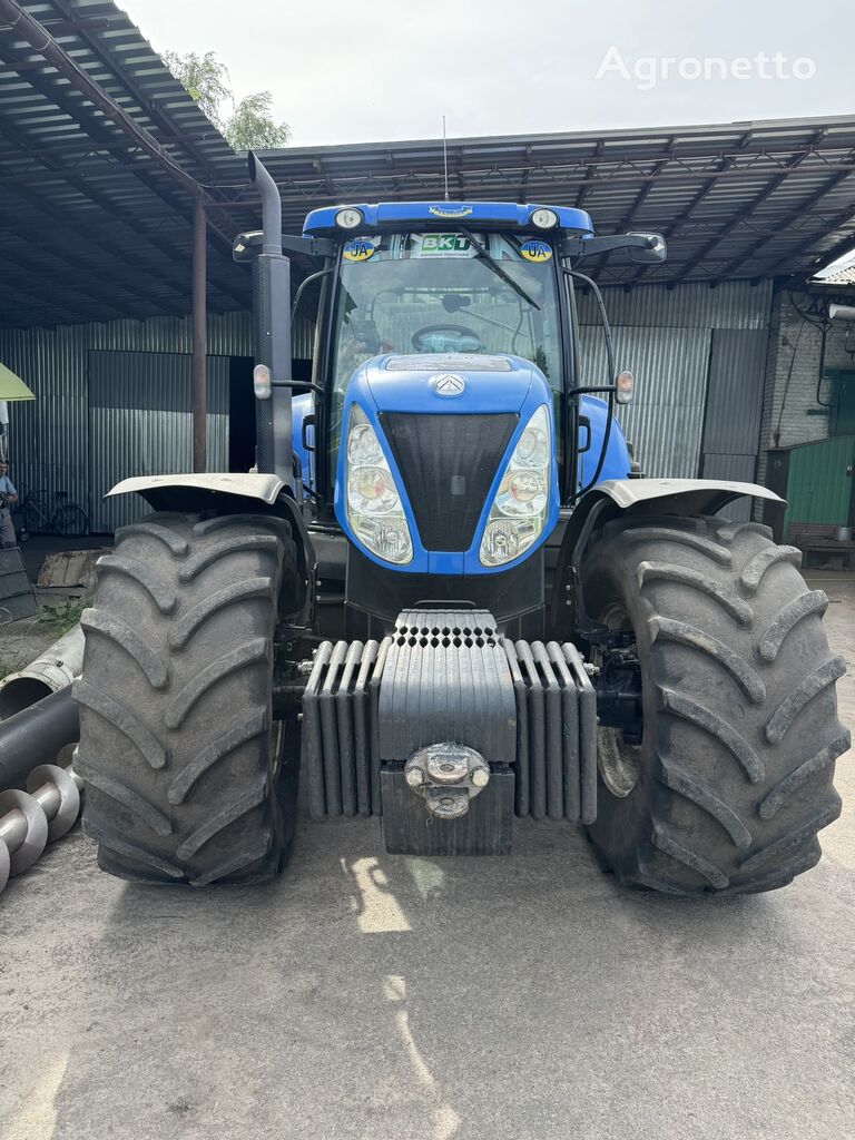 traktor roda New Holland T 7060