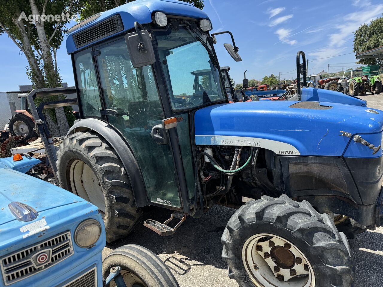 traktor roda New Holland TN75V